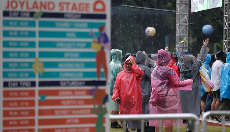 Antusiasme Penonton Joyland Festival Tinggi meski Diguyur Hujan - Bagian 1