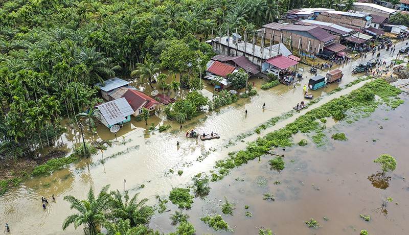 Banjir 1 Meter, Jalan Lintas Tapaktuan Aceh Selatan-Medan Lumpuh - Bagian 2