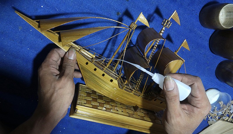 Kreatif, Penyandang Disabilitas Buat Miniatur Perahu Harga Rp350.000-Rp2,5 Juta - Bagian 2