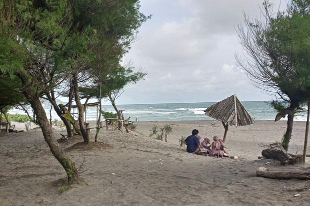 Pantai Tall Wolu, Spot Camping Baru di Bantul yang Perlu Dicoba