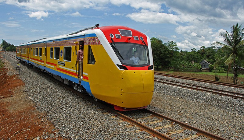 Kereta Api Pertama di Sulawesi Selatan Mulai Beroperasi, Uji Coba Gratis! - Bagian 1
