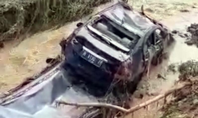 Longsor dan Air Bah Terjang Ngaliyan Semarang, Mobil Hanyut hingga Kampung Penuh Lumpur