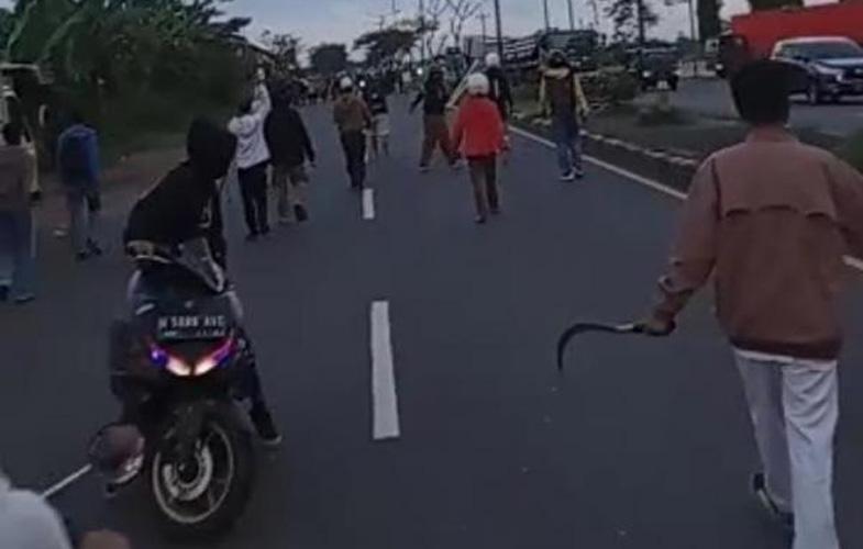  Viral Aksi Tawuran Remaja di Arteri Kendal, Netizen Geram dan Minta Polisi Mengusut Tuntas