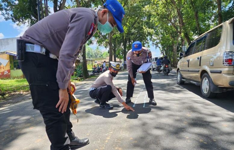Polisi Selidiki Kecelakaan Pikap Tabrak Pohon yang Tewaskan 2 Orang di Banyumas