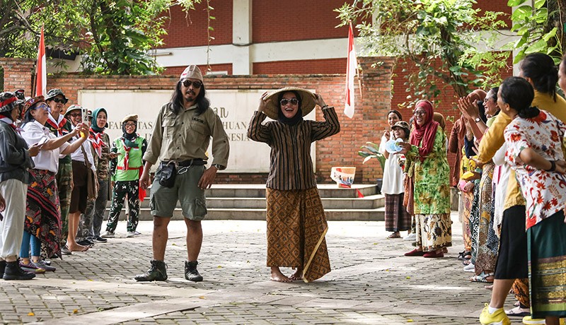 Pakai Kostum Pejuang, Komunitas Seni dan Budaya FIB UI Peringati Hari Pahlawan - Bagian 3