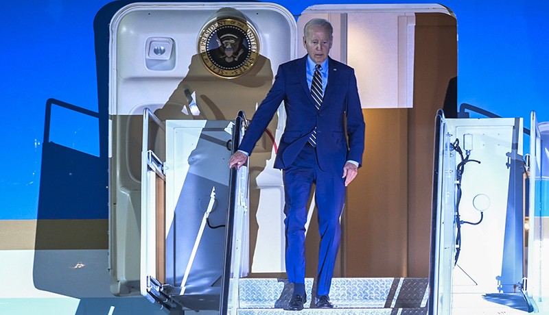 Joe Biden Disambut Tari Pendet saat Tiba di Bali - Bagian 3