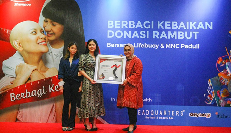 MNC Peduli-Lifebuoy Pecahkan Rekor MURI Donasi Rambut secara Estafet oleh Peserta Terbanyak - Bagian 3