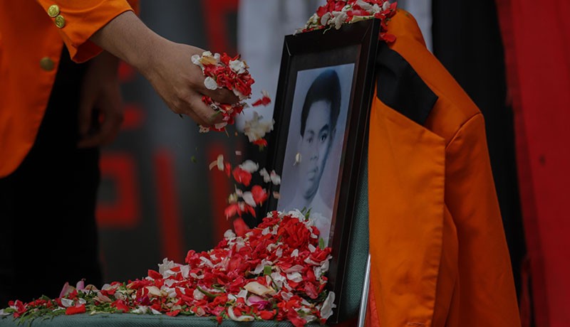 Tabur Bunga Peringati 24 Tahun Tragedi Semanggi 1 - Bagian 1