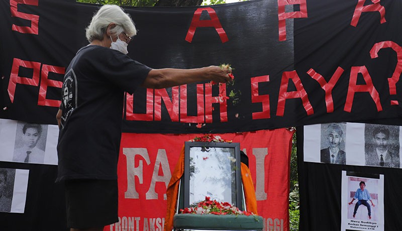 Tabur Bunga Peringati 24 Tahun Tragedi Semanggi 1 - Bagian 2