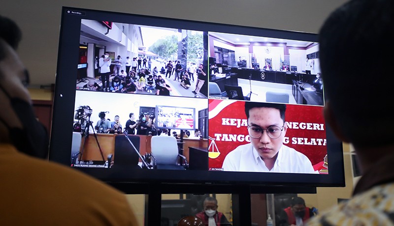Foto Indra Kenz Divonis 10 Tahun Penjara - Bagian 1
