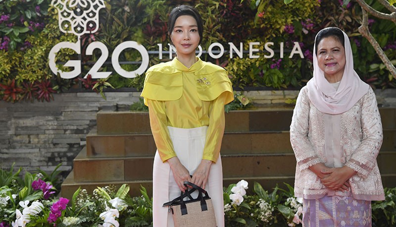 Cantiknya Ibu Negara Korea Selatan Kim Keon-hee Menghadiri KTT G20 - Bagian 1