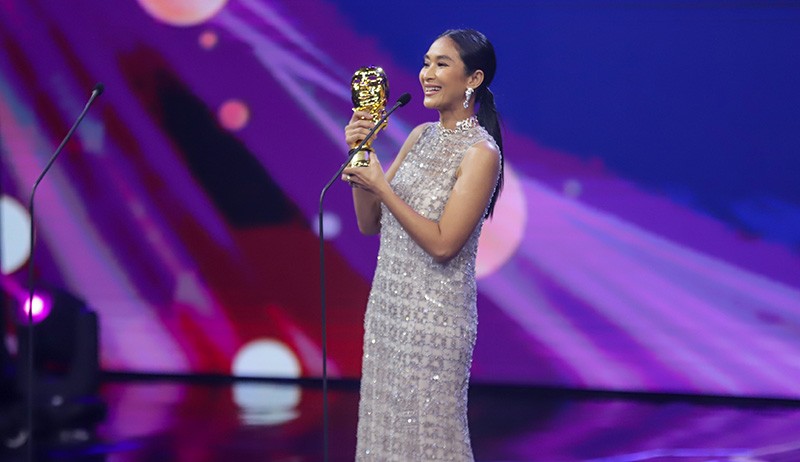 Happy Salma Pemeran Utama Wanita Terbaik IMAA 2022 - Bagian 1