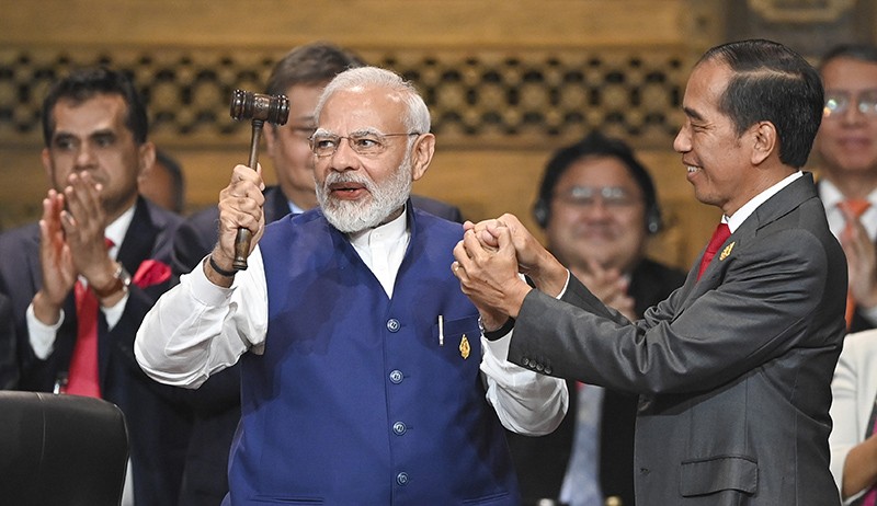 Presiden Jokowi Serahkan Palu Kepemimpinan G20 ke PM India Narendra Modi - Bagian 1