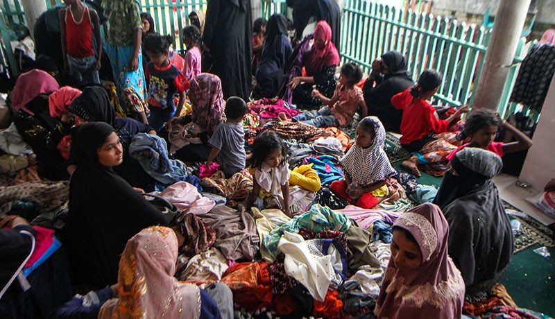 110 Imigran Rohingya Terdampar di Perairan Krueng Mane Aceh - Bagian 2