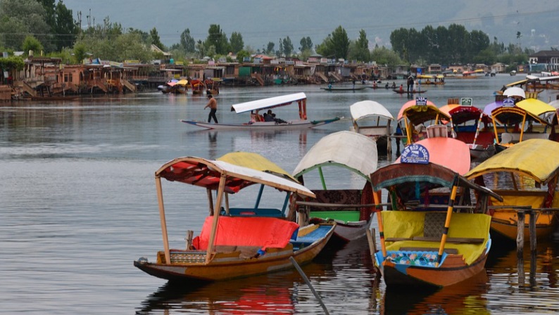 8 Rumah Tradisional Aneh dan Unik, Nomor 6 Dipenuhi Ukiran Rumit