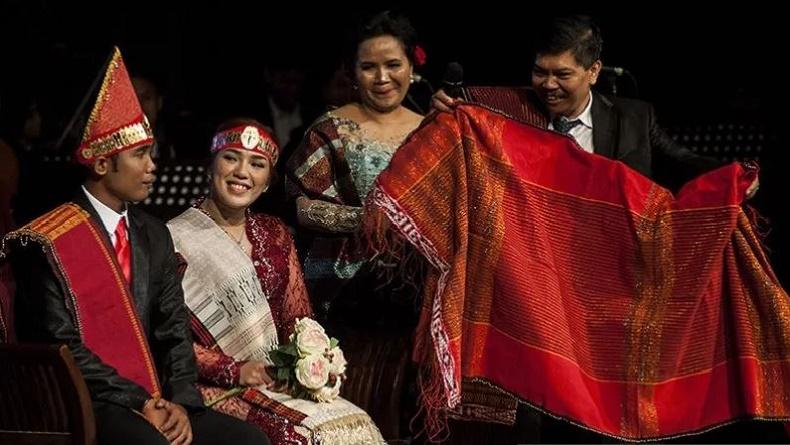 Kenapa Perempuan Batak Pantas Dijadikan Pasangan? Pria Cari Istri Merapat