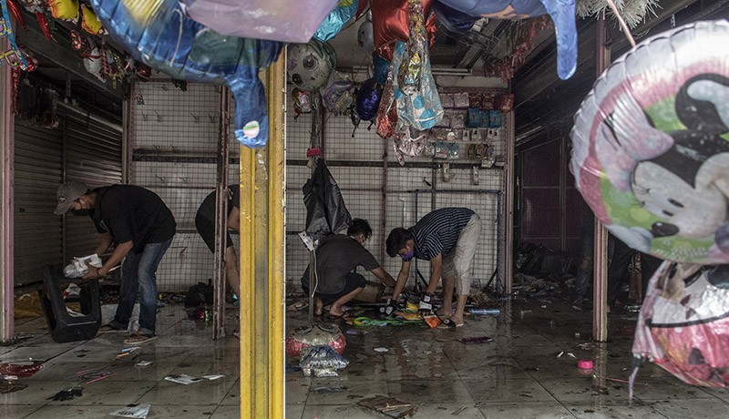 Sisa-Sisa Kebakaran Kios Pasar Pagi Asemka - Bagian 3