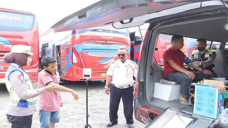 Polres Sukoharjo Cek Kesehatan Sopir Bus Bawa Peserta Muktamar Muhammadiyah