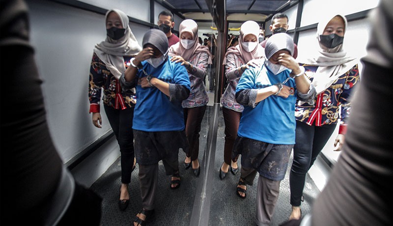 Tampang Emak-Emak Berhasil Menipu 317 Mahasiswa hingga Rp2,3 Miliar di Bogor  - Bagian 1