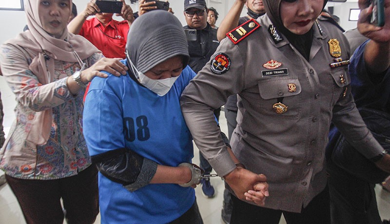 Tampang Emak-Emak Berhasil Menipu 317 Mahasiswa hingga Rp2,3 Miliar di Bogor  - Bagian 2