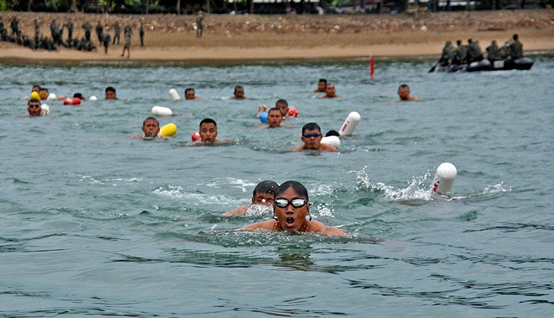 Prajurit Marinir Berenang Sejauh 1.500 Meter, Begini Latihannya - Bagian 2