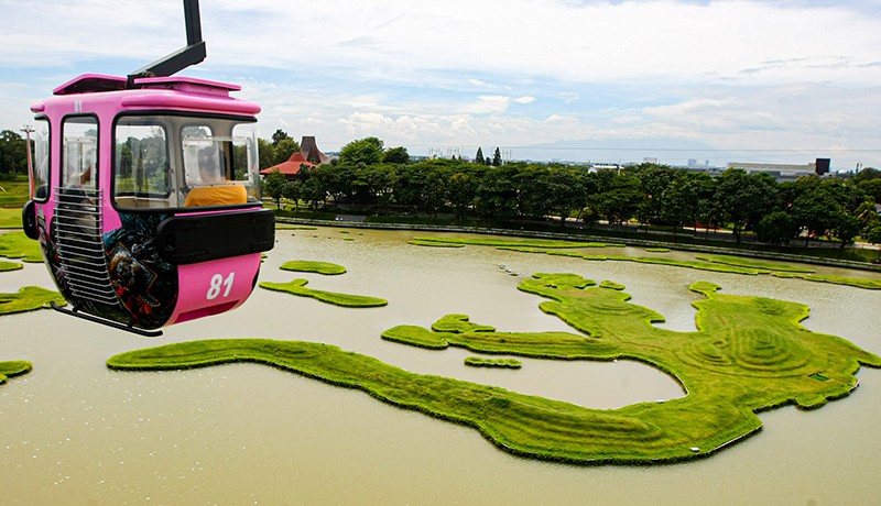 Melihat Keindahan TMII dari Kereta Gantung - Bagian 1