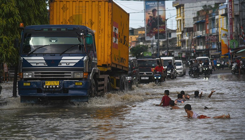Penampakan Kota Medan Dikepung Banjir - Bagian 3