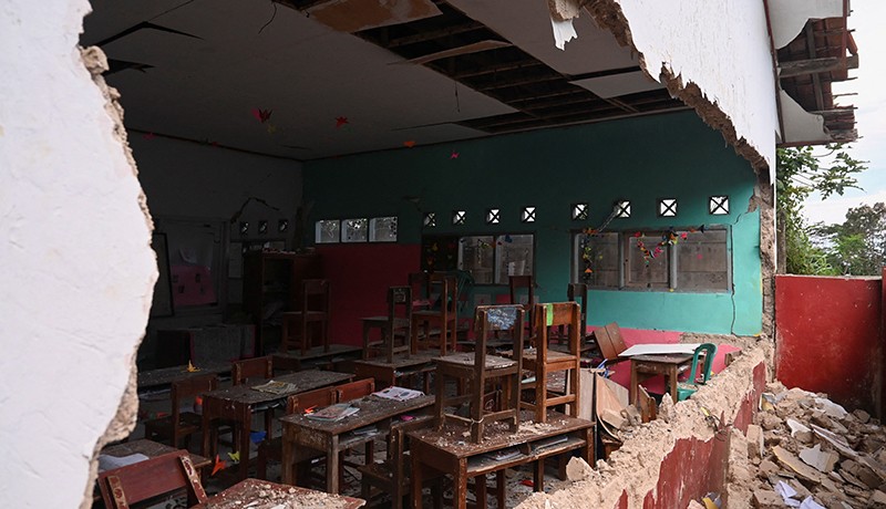 Penampakan Bangunan Sekolah Roboh Diguncang Gempa Magnitudo 5.6 Cianjur - Bagian 3