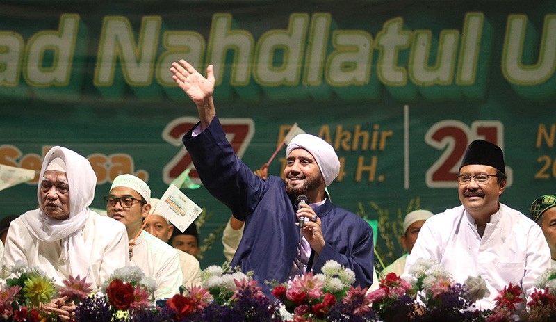 Habib Syech bin Abdul Qadir Assegaf  Pimpin Sholawat Sambut 1 Abad NU - Bagian 2