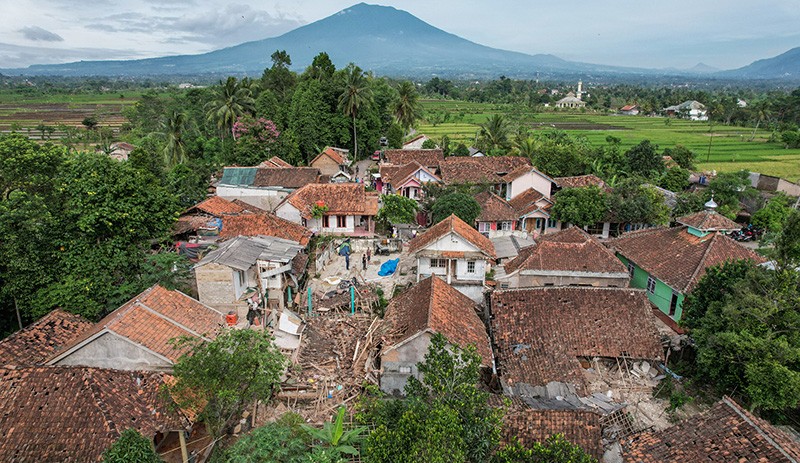 Penampakan dari Udara Rumah-Rumah Roboh Diguncang Gempa Cianjur, 13.784 Jiwa Mengungsi - Bagian 2