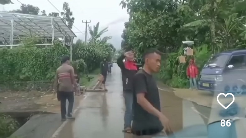 Viral Warga Adang Ambulans di Cugenang Cianjur, Kades: Warga Butuh Bantuan
