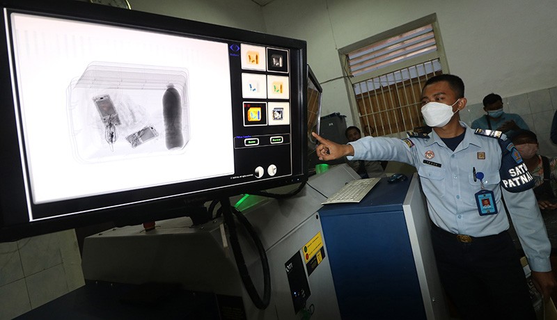 Penampakan Roti Tawar Isi Handphone Diselundupkan untuk Napi Narkoba - Bagian 3