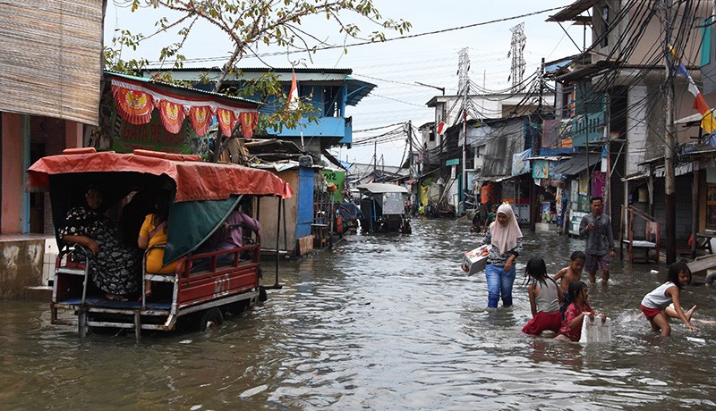 Kawasan Pesisir Jakarta Diterjang Banjir Rob - Bagian 1