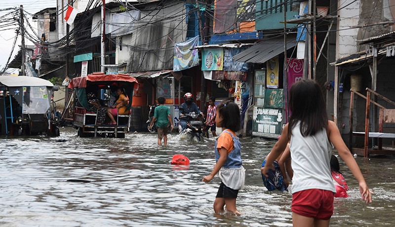 Kawasan Pesisir Jakarta Diterjang Banjir Rob - Bagian 2