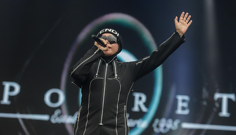 Gaya Nyentrik Melly Goeslaw di Soundrenaline 2022 - Bagian 1
