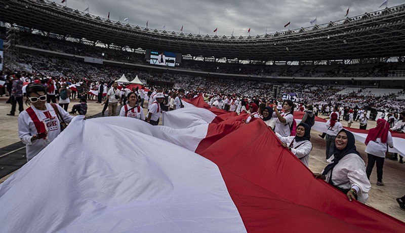 Ribuan Relawan Jokowi Penuhi Stadion Utama GBK Hadiri Gerakan Nusantara Bersatu - Bagian 4