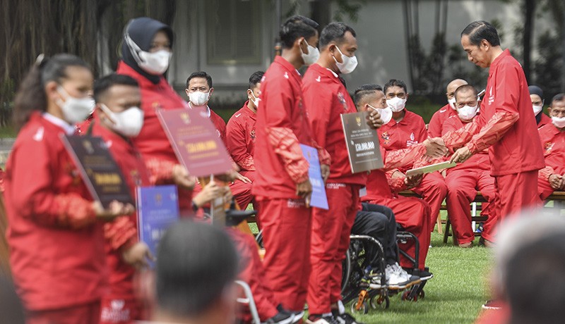 Presiden Jokowi Serahkan Bonus Rp309 Miliar untuk Atlet ASEAN Para Games 2022 - Bagian 1