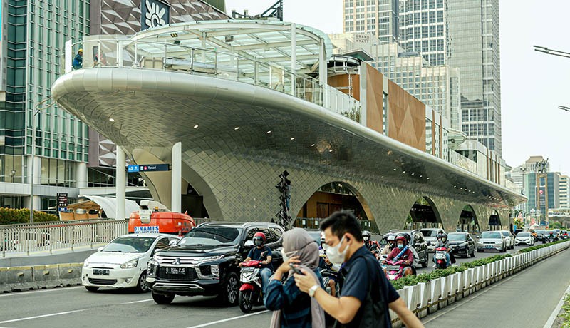 Foto Halte TransJakarta Tosari Mirip Kapal Pesiar  - Bagian 1