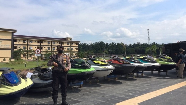 Penampakan 21 Jet Ski Milik Bos Judi Online Apin BK yang Disita