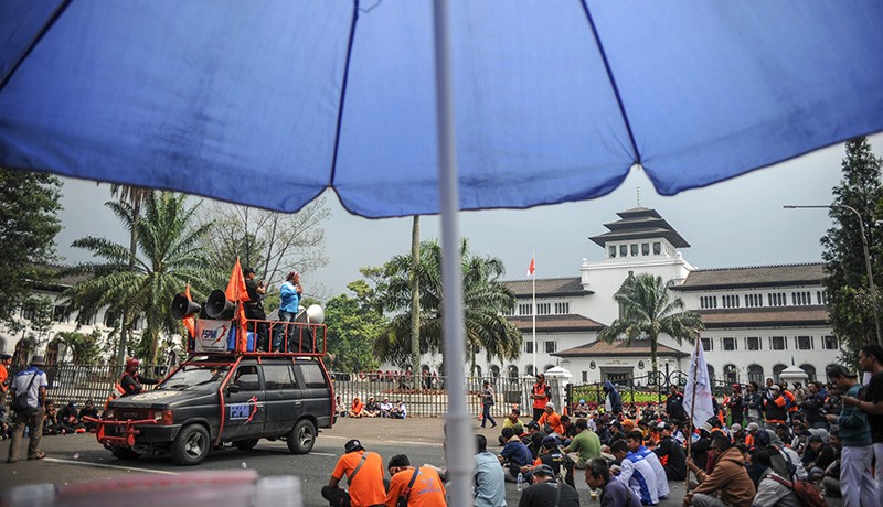 Aksi Buruh Tuntut Kenaikan Upah Sebesar 12 Persen - Bagian 2
