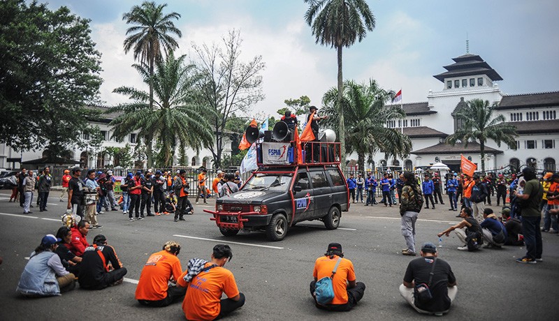Aksi Buruh Tuntut Kenaikan Upah Sebesar 12 Persen - Bagian 1