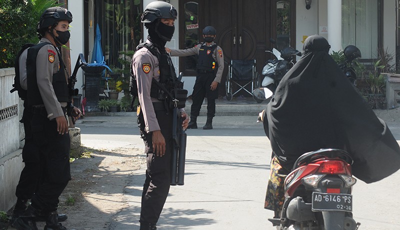 Penggeledahan Rumah Terduga Teroris di Ngruki Sukoharjo - Bagian 1