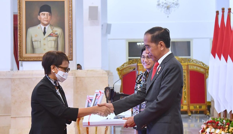 Jokowi Serahkan DIPA dan Buku Daftar Alokasi Transfer ke Daerah Tahun Anggaran 2023 - Bagian 4