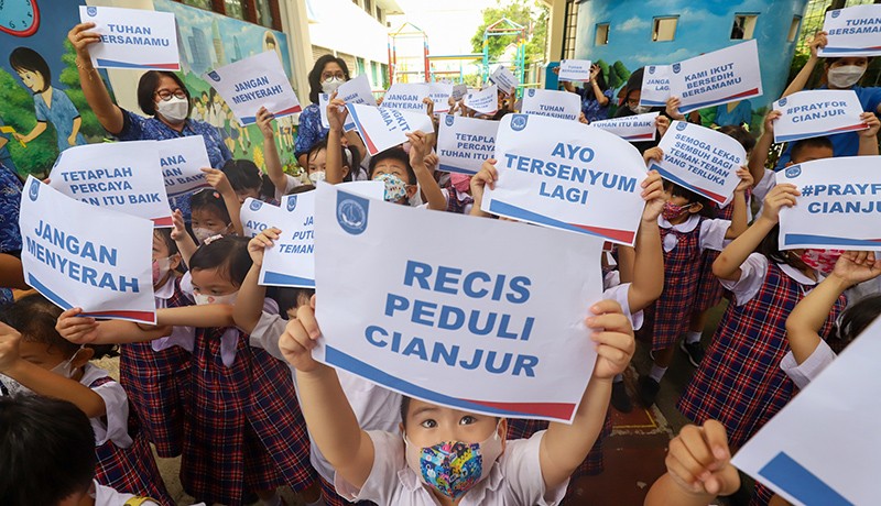Sekolah Regina Pacis Gandeng MNC Peduli Salurkan Bantuan untuk Korban Gempa Cianjur - Bagian 3
