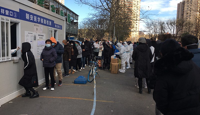 Warga China Padati Jalanan Kota Beijing untuk Tes PCR Covid-19 - Bagian 2