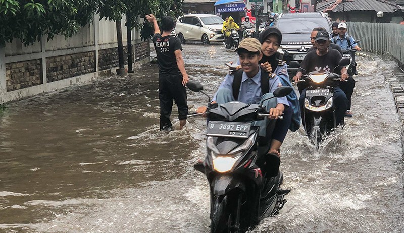 Depok Hujan Deras, Jalanan Cimanggis Terendam Banjir  - Bagian 1