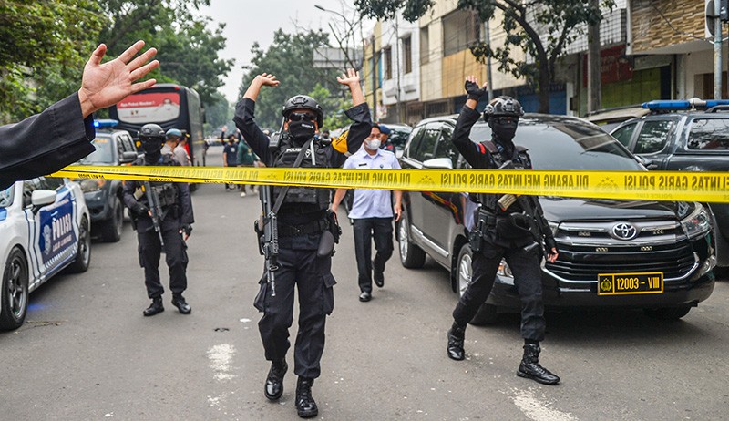 TKP Ledakan Polsek Astana Anyar Steril Dijaga Brimob Bersenjata Lengkap - Bagian 1