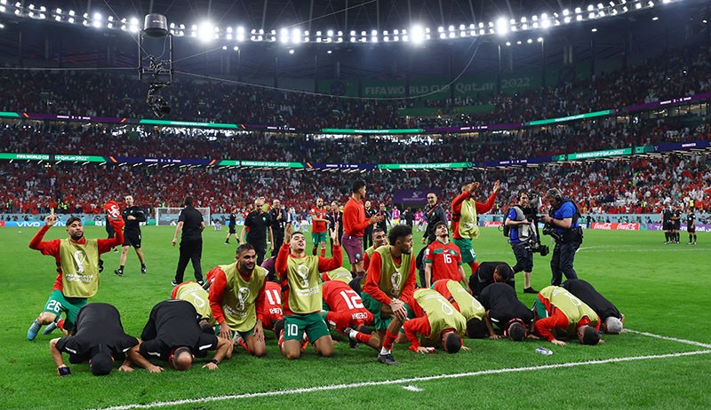 Momen Para Pemain Maroko Bersujud usai Singkirkan Spanyol di Piala Dunia 2022 - Bagian 1
