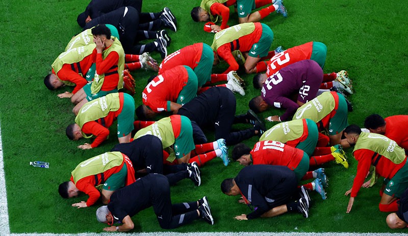 Momen Para Pemain Maroko Bersujud usai Singkirkan Spanyol di Piala Dunia 2022 - Bagian 2