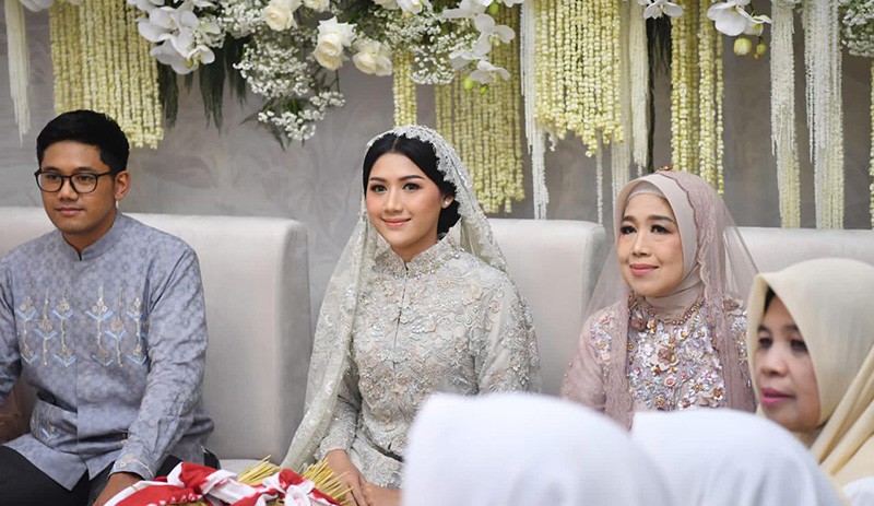 Cantiknya Erina Gudono, Calon Istri Kaesang Pangarep Ikuti Khataman Alquran - Bagian 1